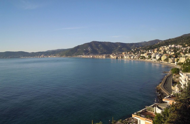 Sunny house with garden, 10 min Alassio beach and close to the golf courses