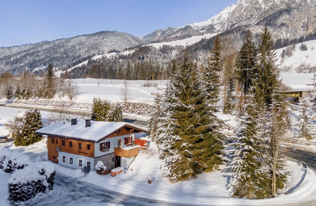 Sunny located holidayhome in skiresort