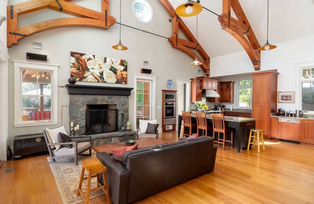 Sunny Mill Valley Custom Home Near SF & Wine Cntry