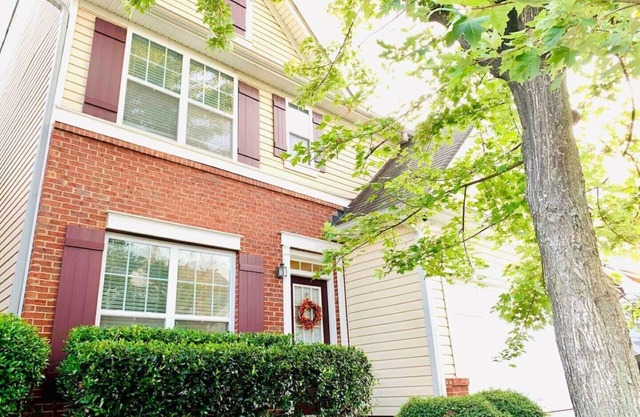 Sunny&Modern 4BR House w/Home Gym&Parking in Duluth -5 mins to I-85