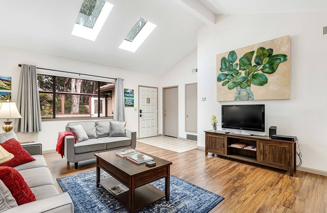 Sunny ranch near beach with two courtyards & washer/dryer - dog-friendly