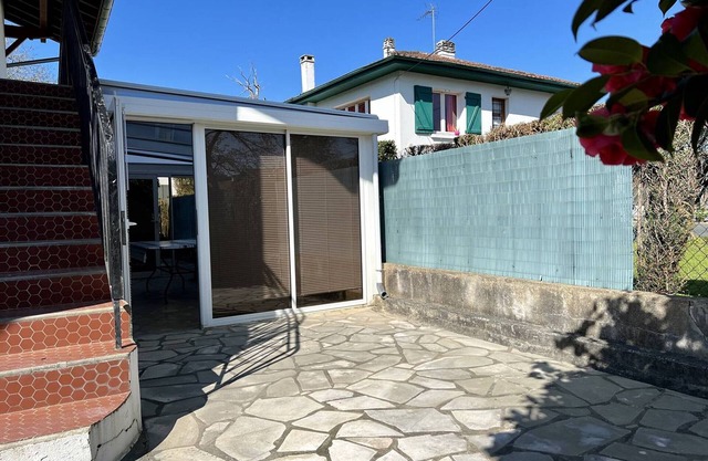 Sunny Renovated T1 Bis Apartment with Terrace & Veranda, Sleeps 2, Internet Access