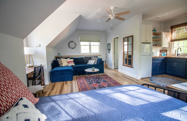Sunny Secluded Super-cute Studio Near Topsail Island & Wilmington, NC