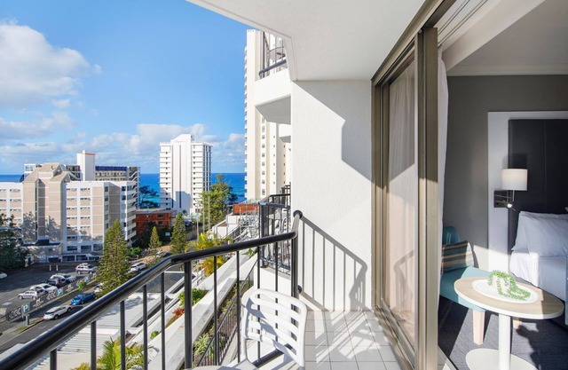 Sunny studio gem 150M to the beach