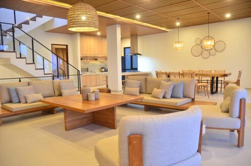 Sunrise City View Villa 9 bedrooms with a private heated swimming pool and billiard