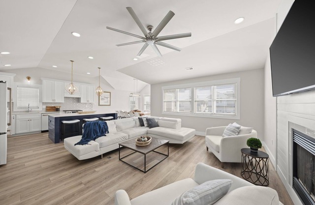 Sunrise, Sunset - Condo with Rooftop Deck Sunrise & Sunset Views.