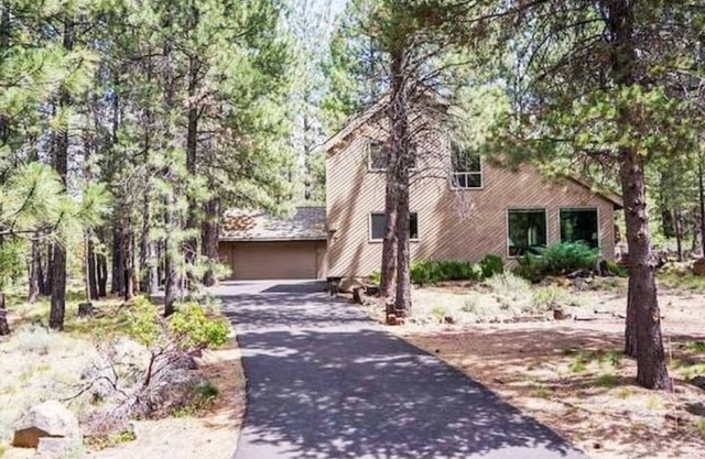 Sunriver Retreat: Sleeps 8 – Bright Family Home Near Trails & SHARC, 8 Passes!