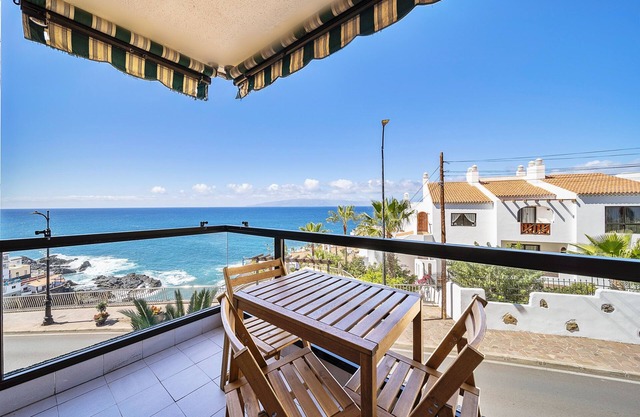 Sunset Bay Apartment with Stunning Sea Views – Puerto Santiago