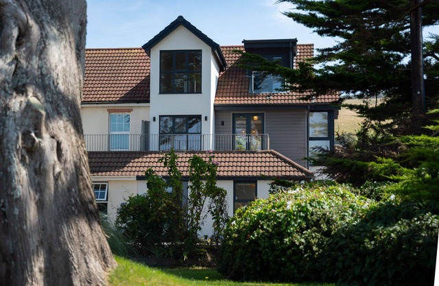 Sunset Beach - a std house that sleeps 8 guests in 4 bedrooms