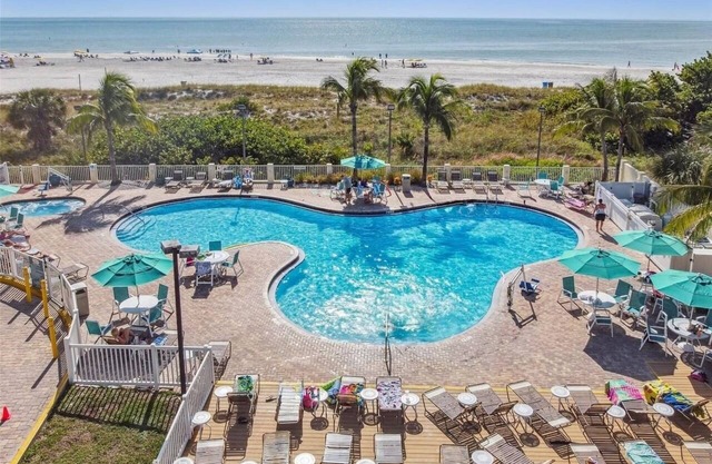 Sunset Beachfront Suite - Gulf Views Pool Paradise