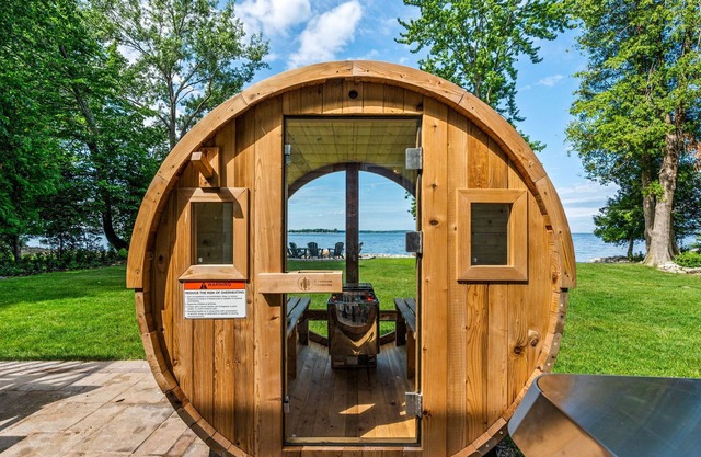 Sunset Cove Fall & Winter retreat | Lakefront | Sauna | Hot Tub