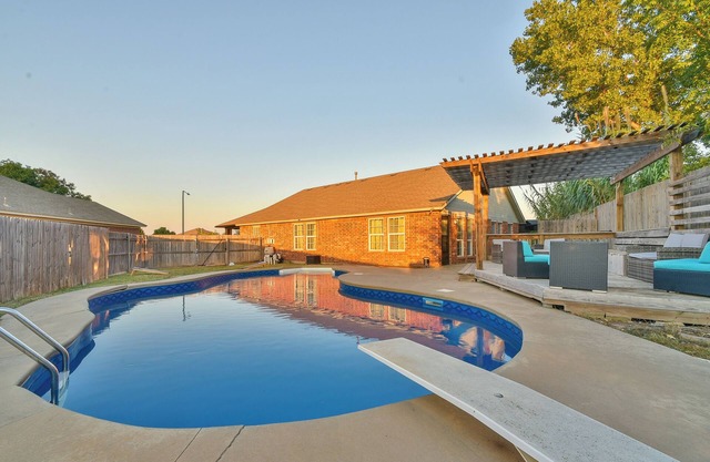 Sunset Family Retreat with Pool - Games - Near Will Rogers Airport