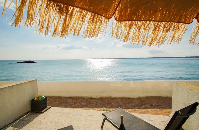 -SUNSET- FRONT DE MER AVEC TERRASSE ET PARKING