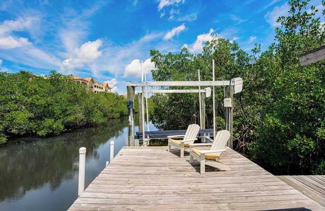 Sunset Hideaway - Private Dock, 3 Balconies, Stock Tank/Plunge Pool