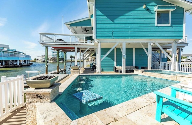 Sunset Oasis - Canal home with private pool