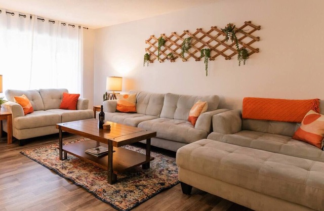 Sunset Oasis Getaway: 4min to Joshua Tree Park