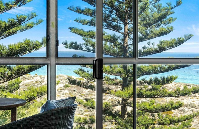 Sunset Oceanview Family Haven 100m from the beach!