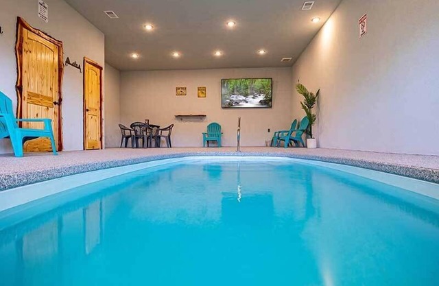 Sunset Peak- The perfect cabin with indoor pool, Mountain Views, and fire-pit!