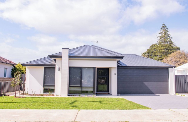 Sunset Shores | 4BR Pool Retreat in Busselton
