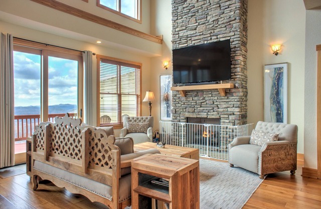 Sunset Summit | Mountain Retreat Next to Hatley Pointe Ski Resort | Hot Tub