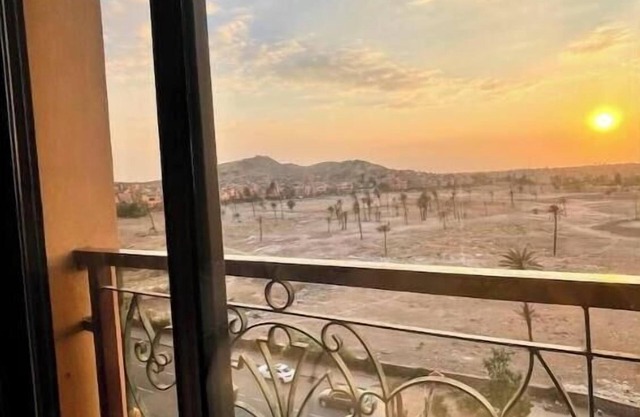 Sunset view Apartment with pool