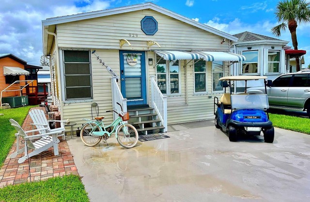Sunshine Beach House - Only a Few Waves Away!