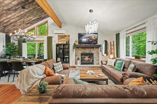 Sunshine Pines Sleeps 14 Hot Tub Pool Table Kayaks