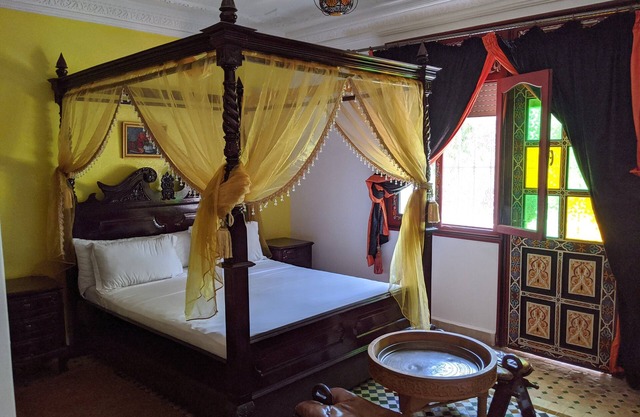 Superb room for 5 people with pool in Tangier