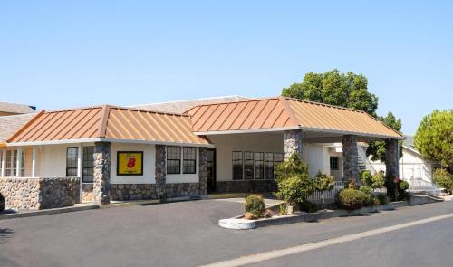 Super 8 by Wyndham Dunnigan