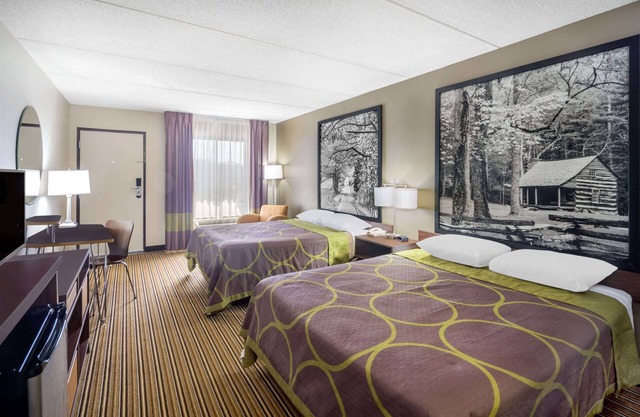 Super 8 by Wyndham Knoxville North/Powell