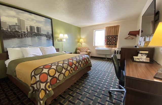 Super 8 by Wyndham Newport News/Jefferson Ave.