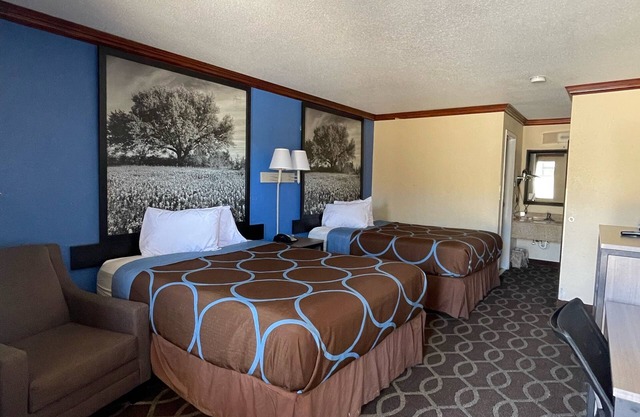 Super 8 by Wyndham San Marcos