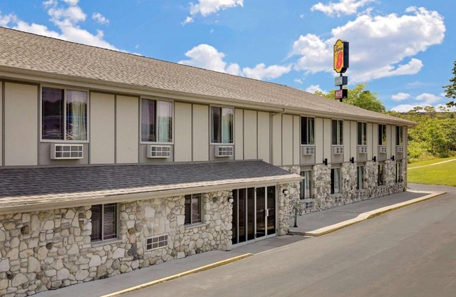 Super 8 by Wyndham Sturgeon Bay