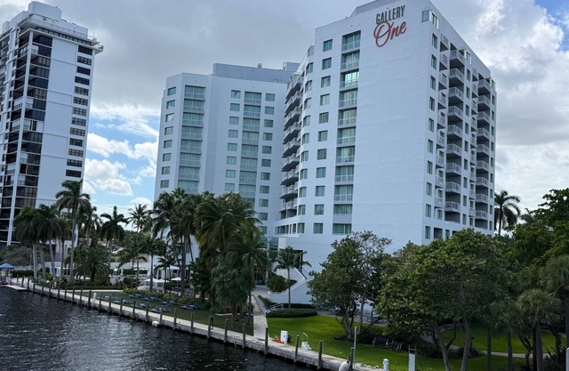 Super chic, comfortable and close to the beach!
