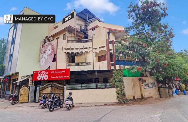 Super Collection O Townvilla Begumpet
