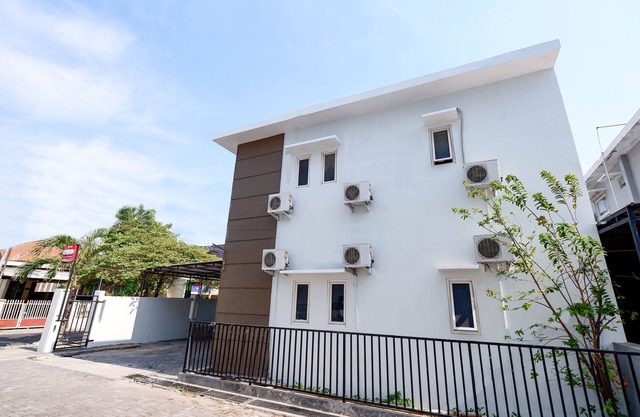 Super OYO 1565 Palebon Residence