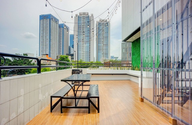 Super OYO 93064 Alhesa Residence