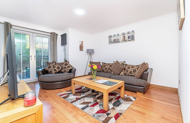 Super Prime Train Station Inverkeithing by Three Bridges Apartments