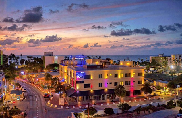 Super Stylish Palm Beach 2-Bed 2-Bath Condo - Unbeatable Location!