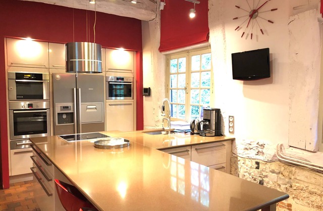 Superb 340m² family cottage with swimming pool