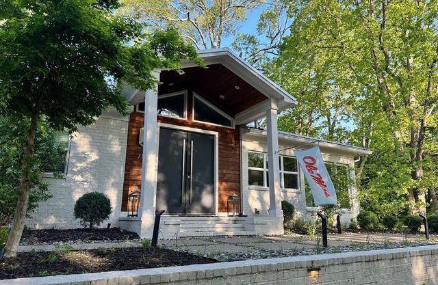 Superb 4-bedroom house .5 mile to the infamous Oxford square