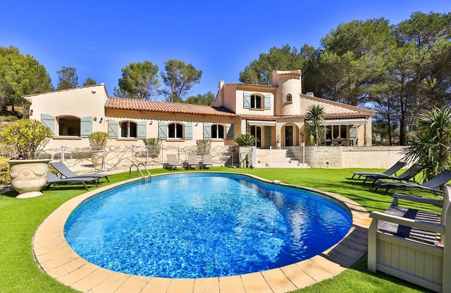 Superb 4-star villa with swimming pool 10 minutes from Aix en Provence