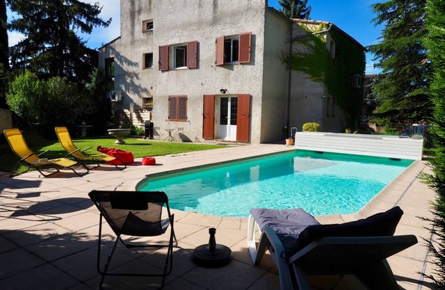 Superb apartment in a villa with swimming pool in a quiet location!