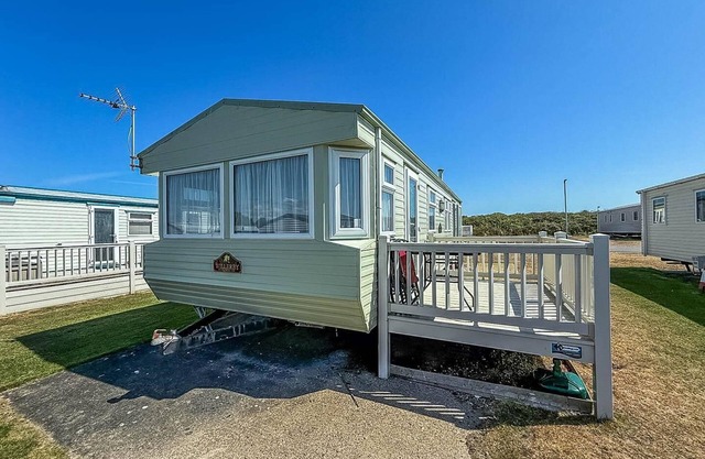 Superb caravan with decking at Kessingland Beach in Norfolk ref 90038TD