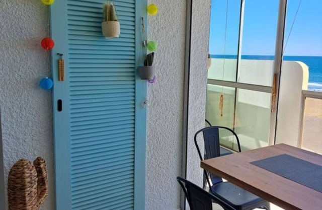 Superb, comfortable T2 apartment facing the sea Close to shops