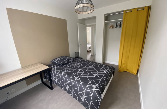 Superb downtown apartment with parking