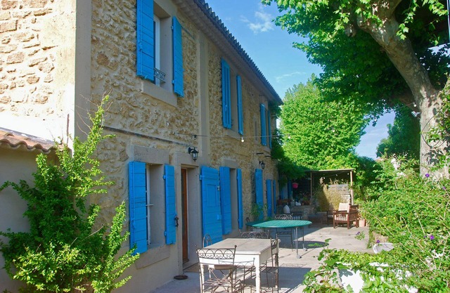 Superb farmhouse, tree house, swimming pool, billiard, trampoline, table football