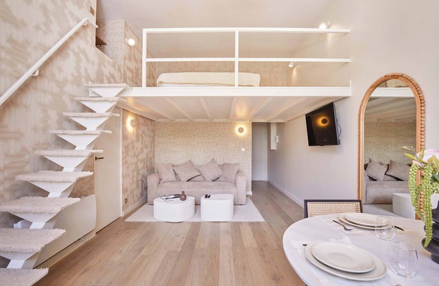 Superb Flat Heart 8th District Matignon St Honoré