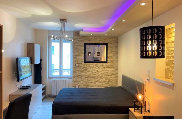 Superb furnished and equipped Studio in the heart of downtown in secure residence