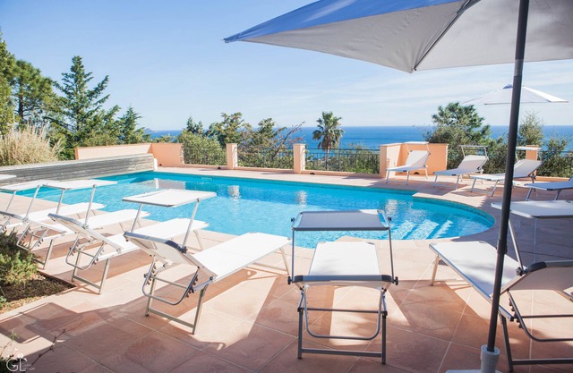 Superb heated pool villa 180 ° view of the Mediterranean Sea